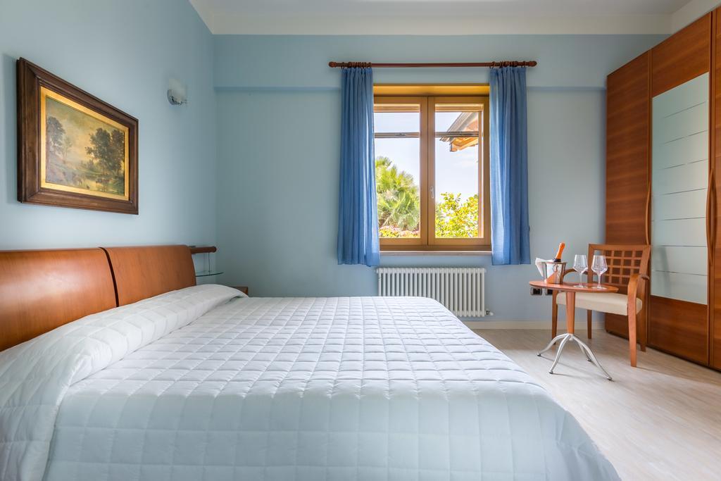 Torre Degli Ulivi Bed and Breakfast Tignale Eksteriør billede